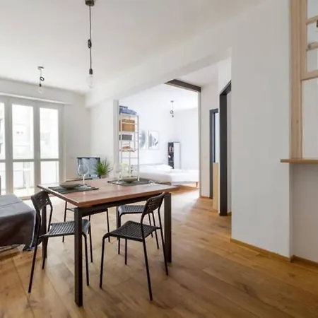 Guesthost - City Life & Mico Cosy And Functional Apartment-2